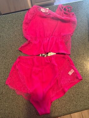 NWT Fleur du mal set fuchsia size small